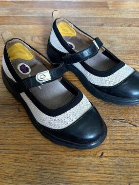 Mary Jane Women's Comfort Flats in Black and Cream
